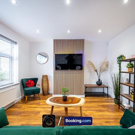 Appartamento Cosy 3-Bed House, Garden & Free Parking In Stretford Manchester Esterno foto
