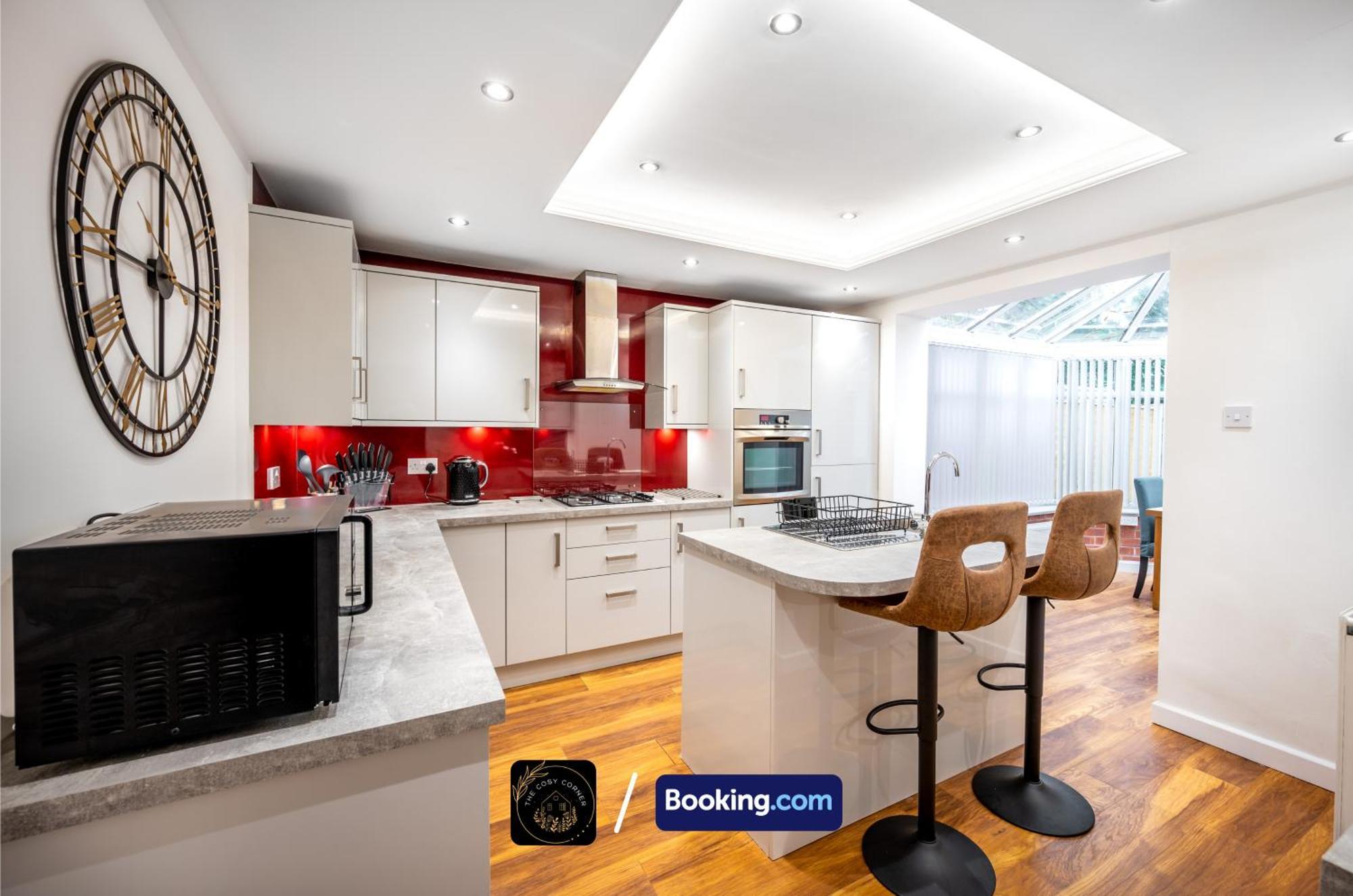 Appartamento Cosy 3-Bed House, Garden & Free Parking In Stretford Manchester Esterno foto