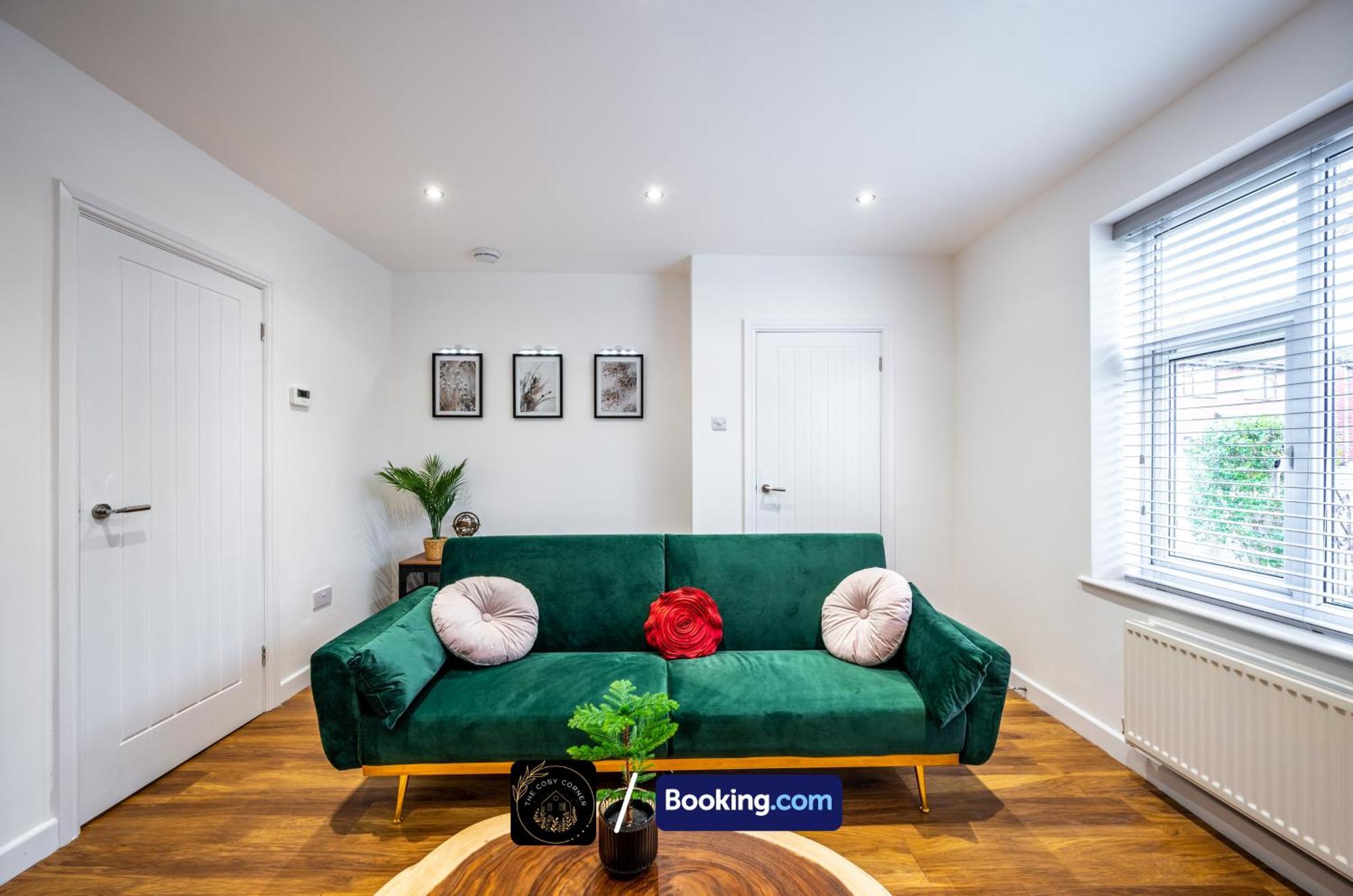 Appartamento Cosy 3-Bed House, Garden & Free Parking In Stretford Manchester Esterno foto