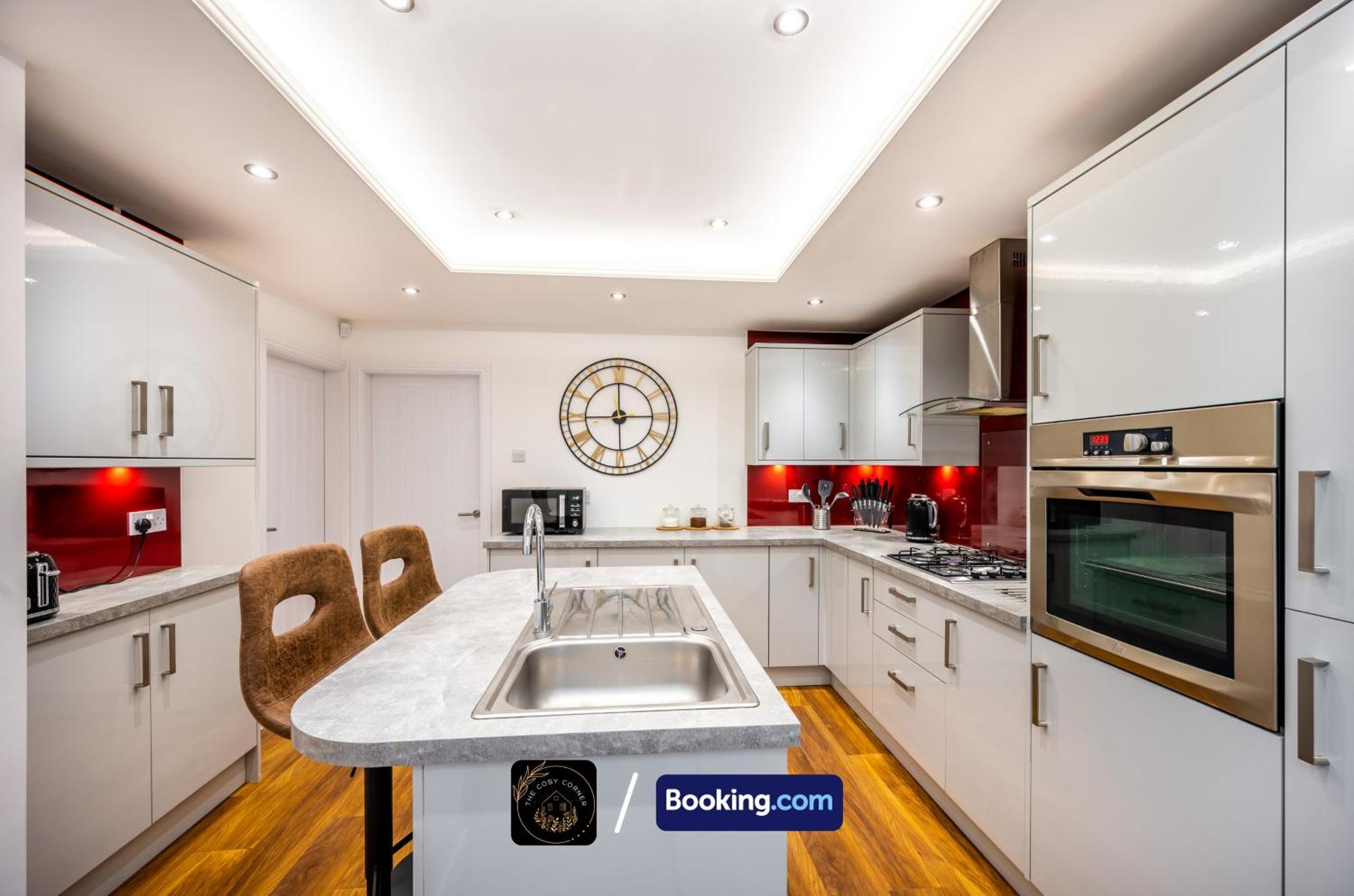 Appartamento Cosy 3-Bed House, Garden & Free Parking In Stretford Manchester Esterno foto