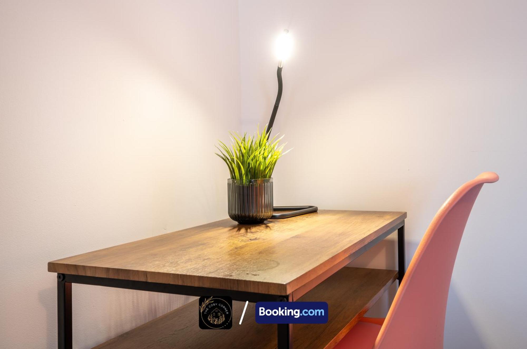 Appartamento Cosy 3-Bed House, Garden & Free Parking In Stretford Manchester Esterno foto