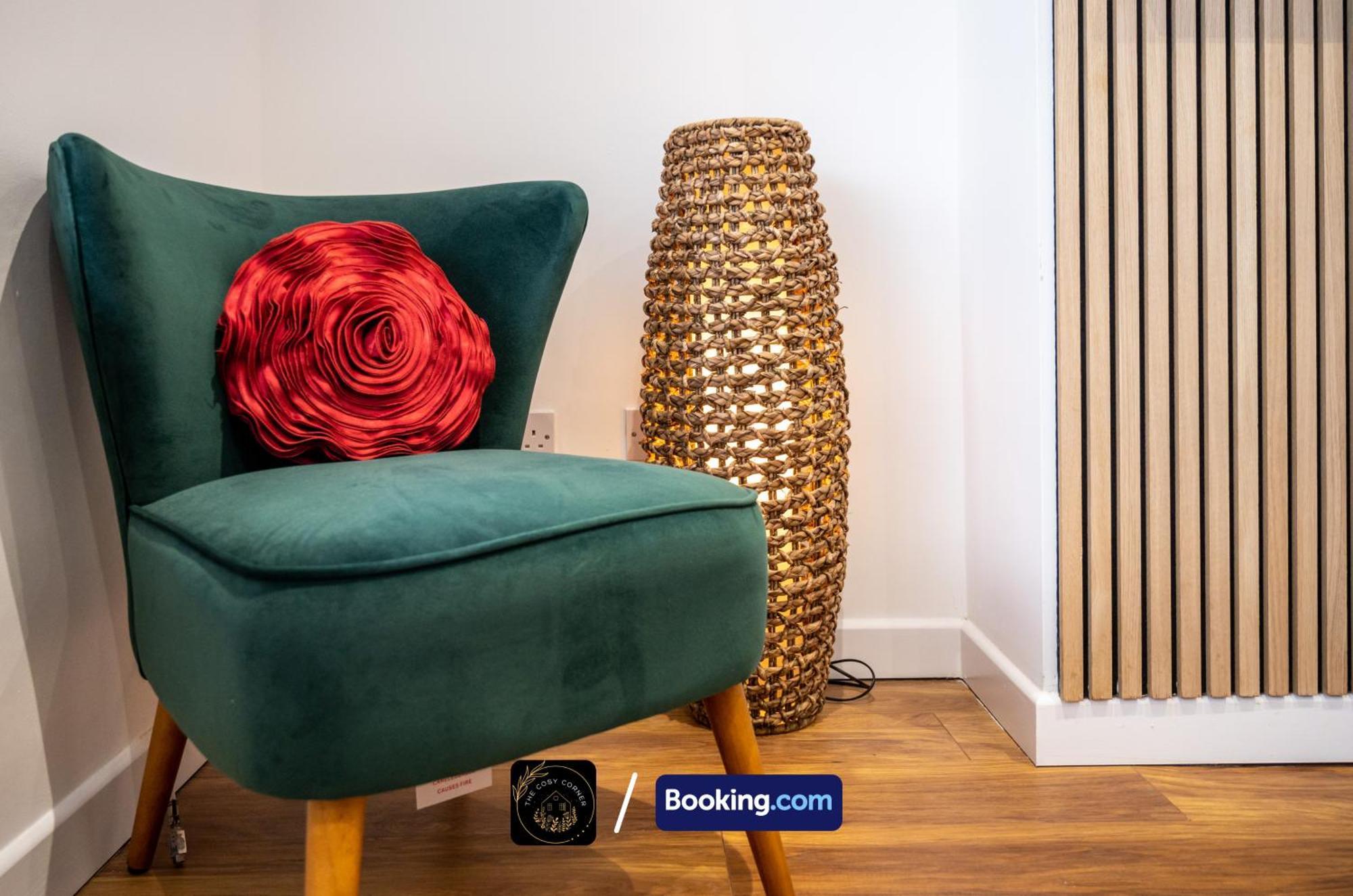 Appartamento Cosy 3-Bed House, Garden & Free Parking In Stretford Manchester Esterno foto