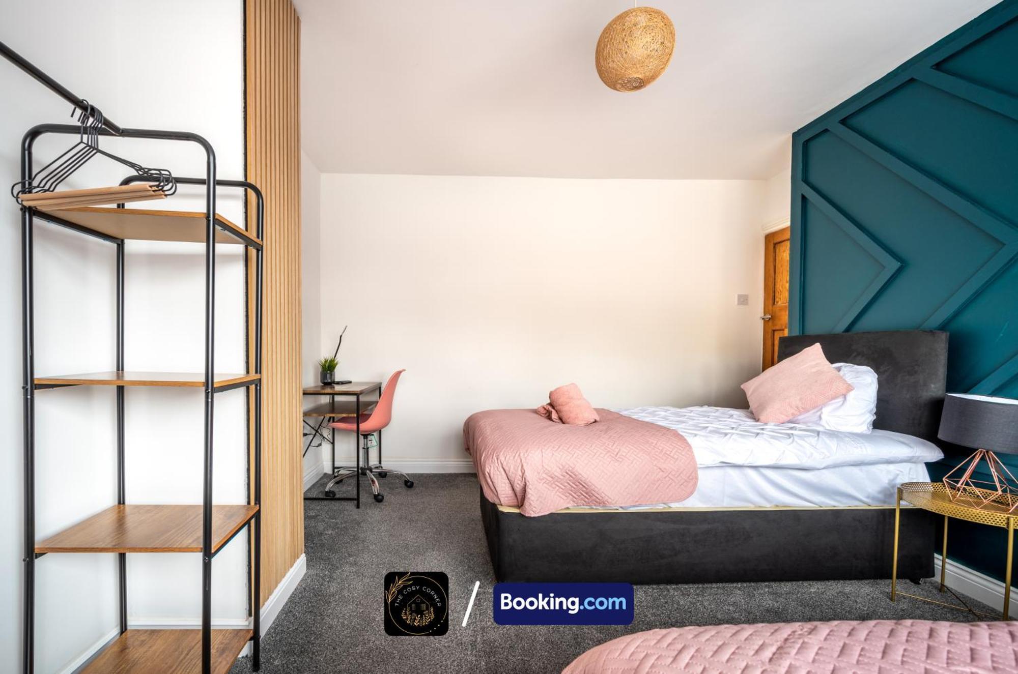 Appartamento Cosy 3-Bed House, Garden & Free Parking In Stretford Manchester Esterno foto