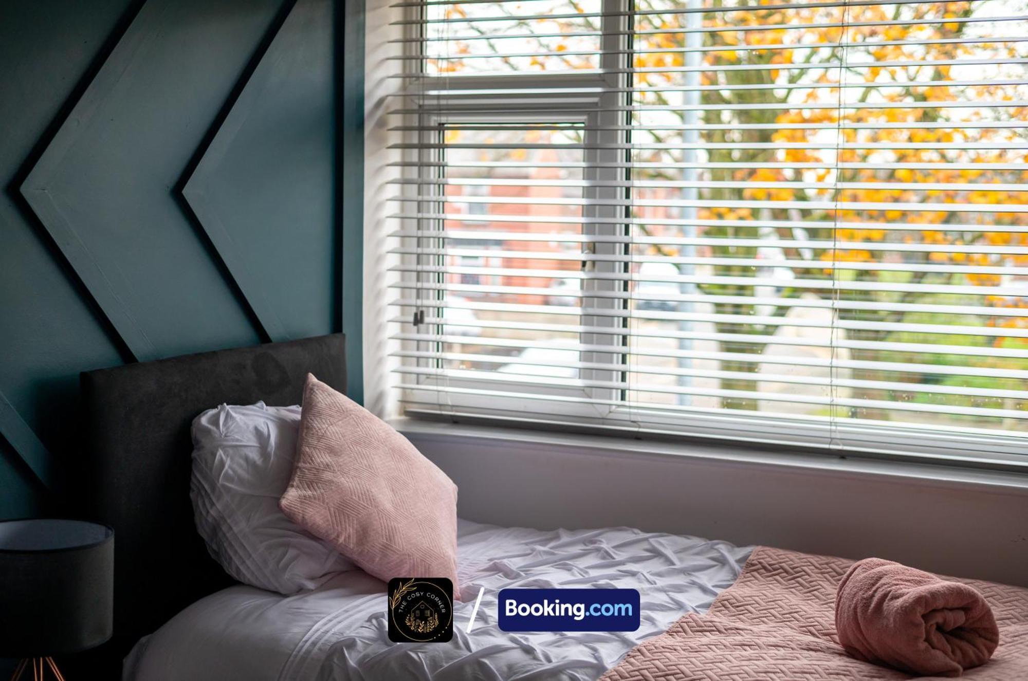 Appartamento Cosy 3-Bed House, Garden & Free Parking In Stretford Manchester Esterno foto