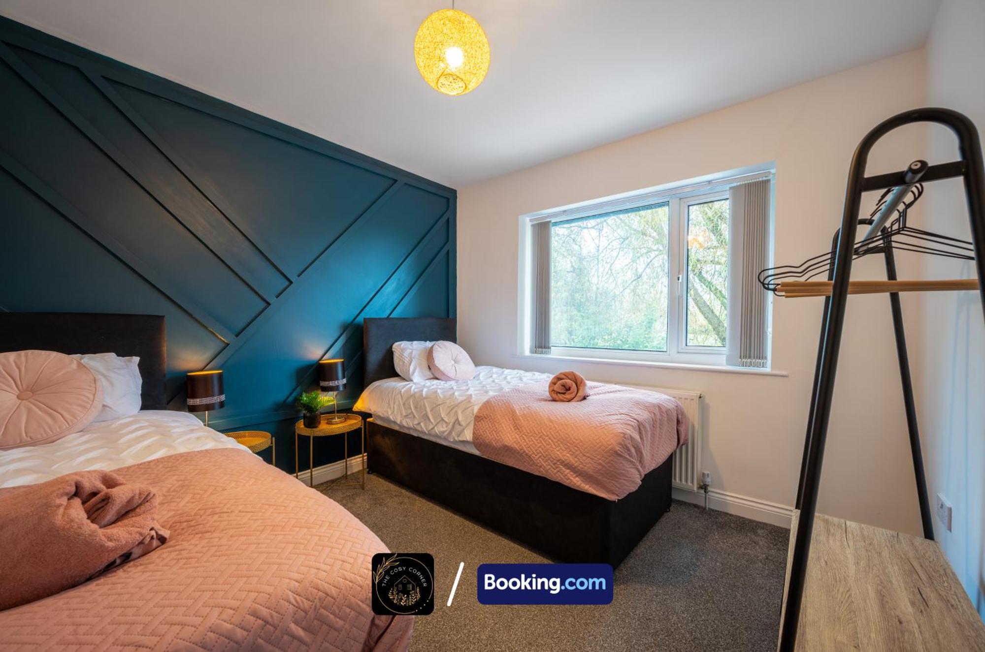 Appartamento Cosy 3-Bed House, Garden & Free Parking In Stretford Manchester Esterno foto