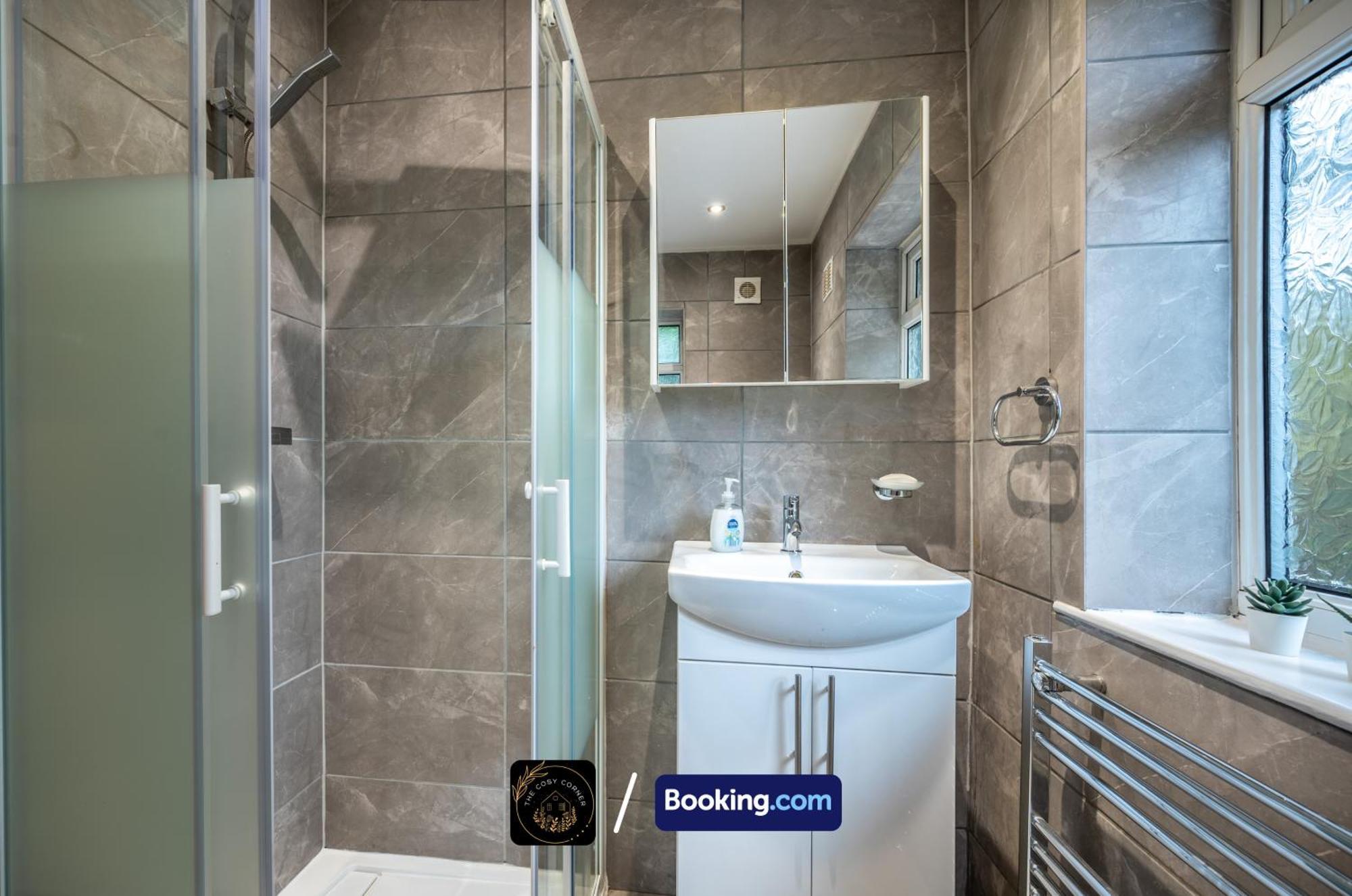 Appartamento Cosy 3-Bed House, Garden & Free Parking In Stretford Manchester Esterno foto