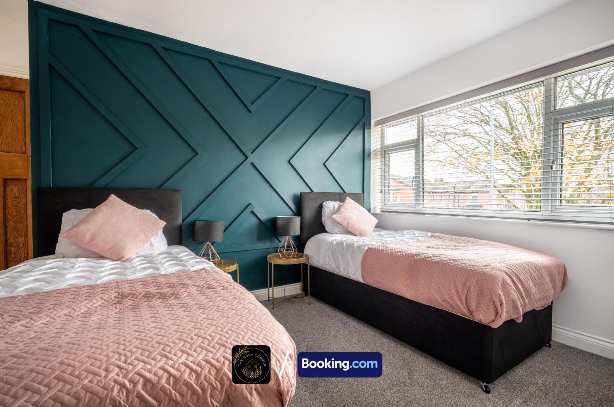 Appartamento Cosy 3-Bed House, Garden & Free Parking In Stretford Manchester Esterno foto