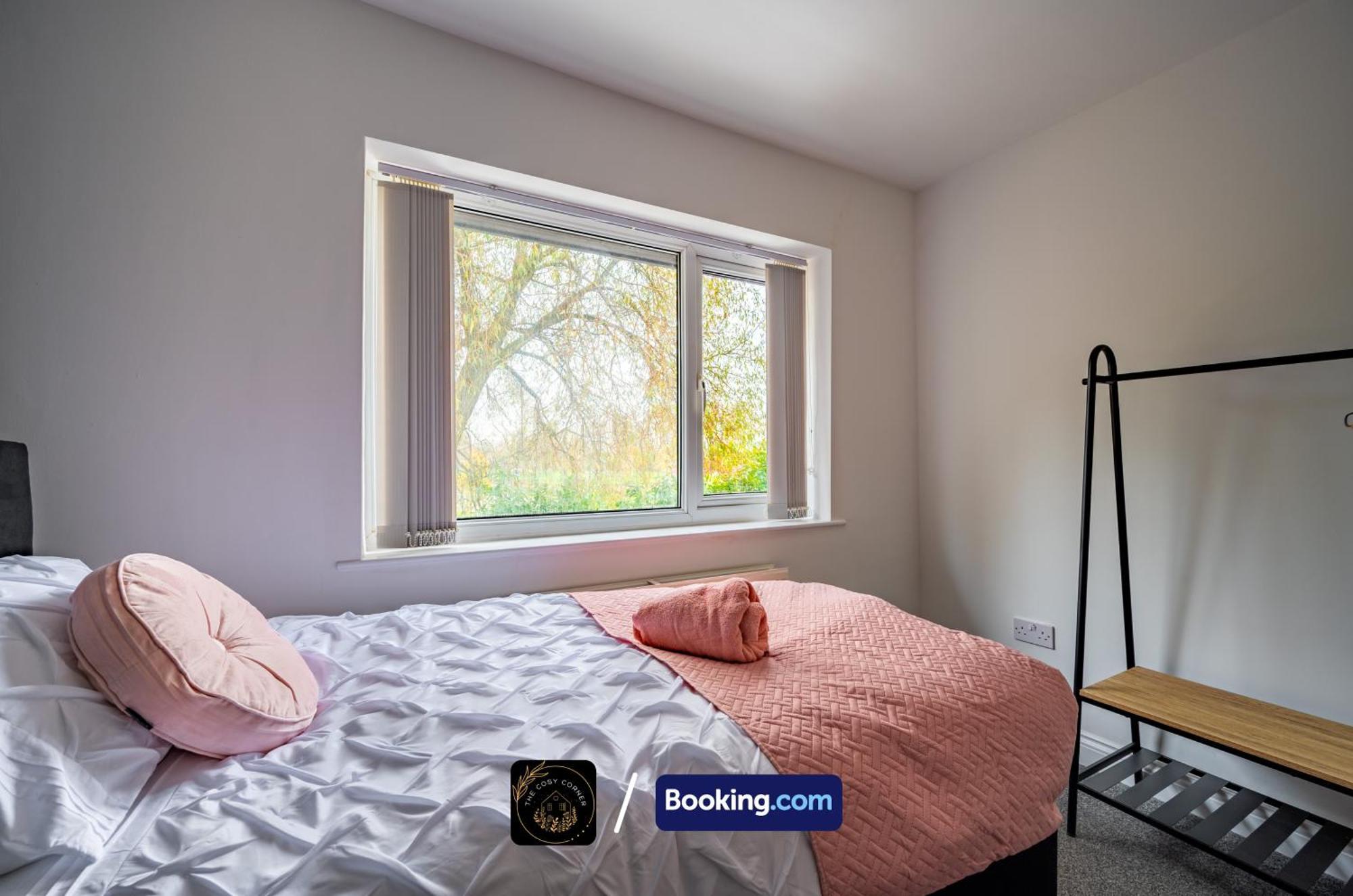 Appartamento Cosy 3-Bed House, Garden & Free Parking In Stretford Manchester Esterno foto