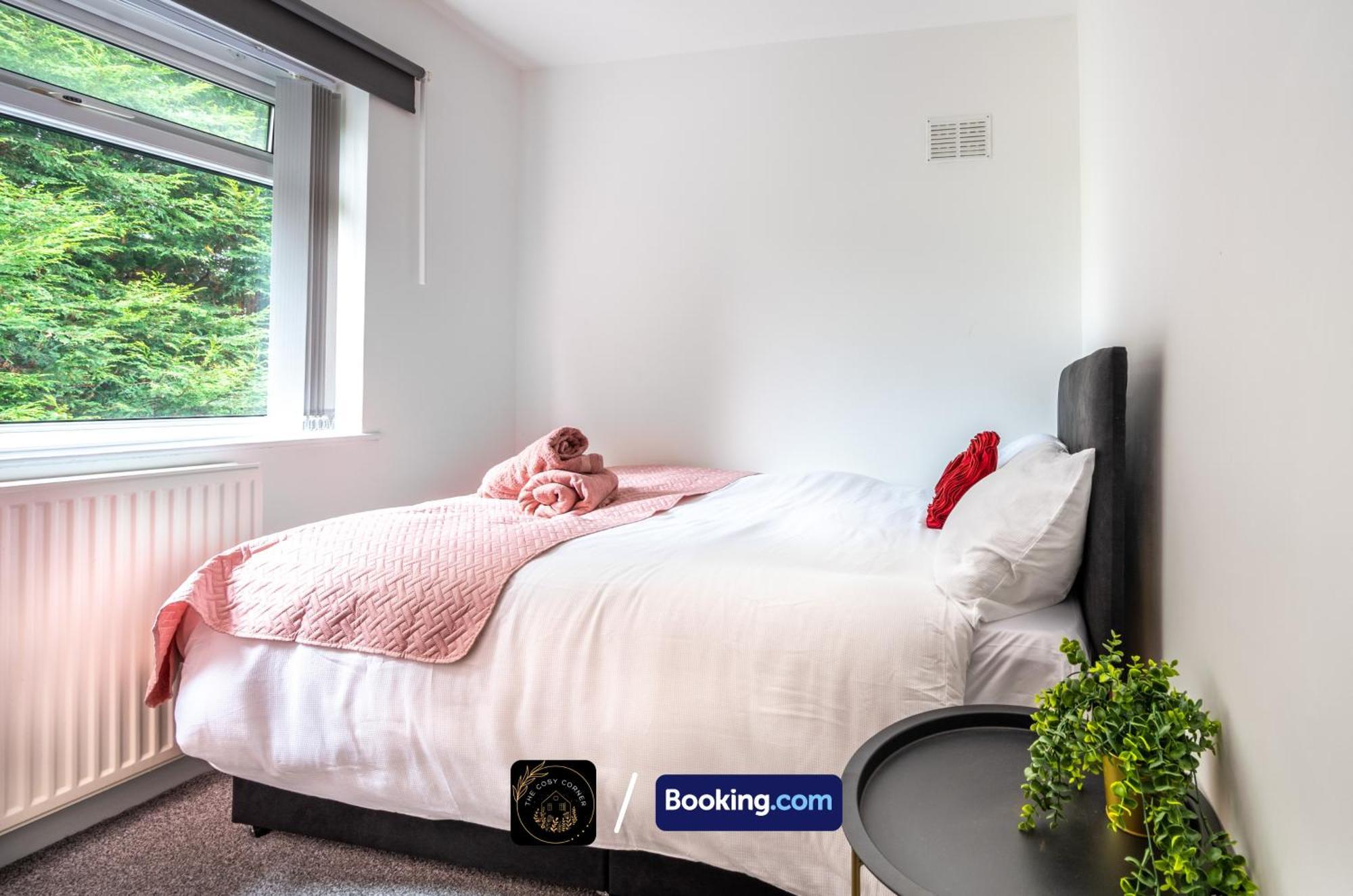 Appartamento Cosy 3-Bed House, Garden & Free Parking In Stretford Manchester Esterno foto