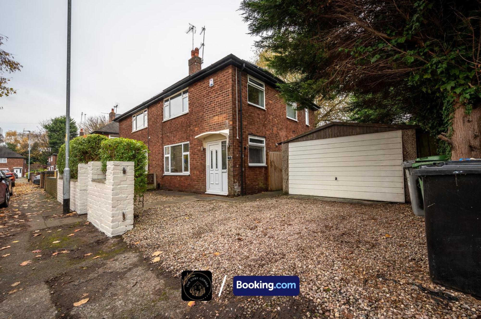 Appartamento Cosy 3-Bed House, Garden & Free Parking In Stretford Manchester Esterno foto